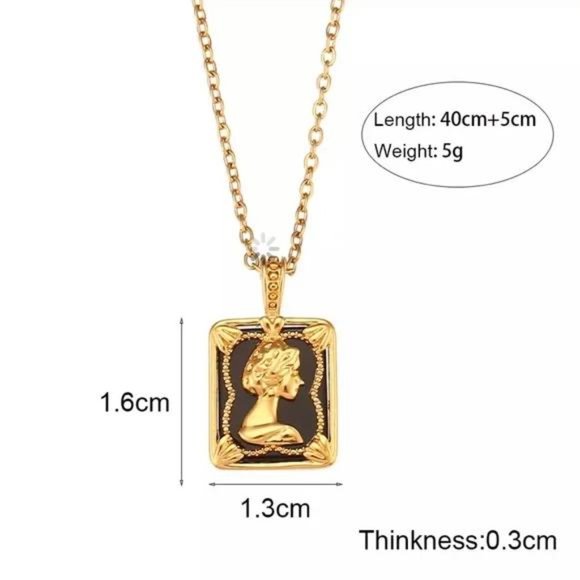 NEW QUEEN 18K GOLD SQUARE PENDANT NECKLACE - Picture 6 of 6